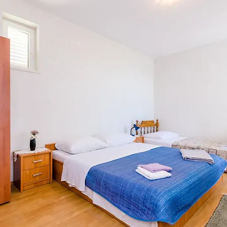 With Balcony And Sea View Apartman