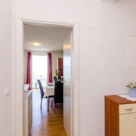 With Balcony And Sea View Apartman