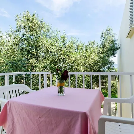 With Balcony And Sea View Apartman